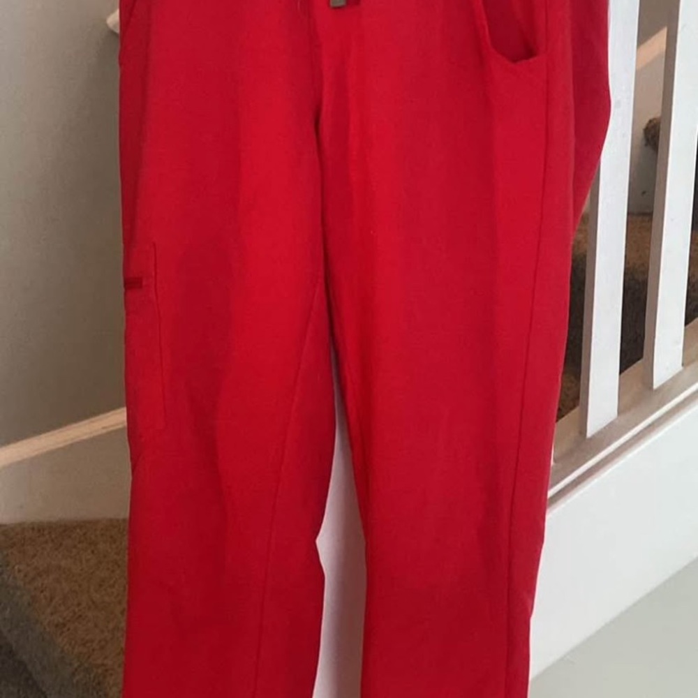 XS regular pop red figs jogger scrub set  XXS Rafaela top